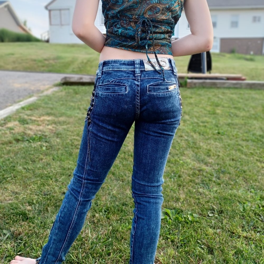 Size 25 VO Jeans.. for the rocker side of you.